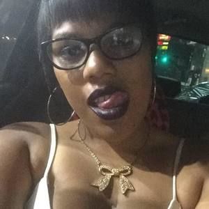 Meet your Posher, Monique